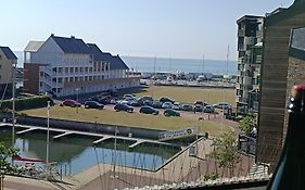 Studio neuf vue mer Marina Deauville